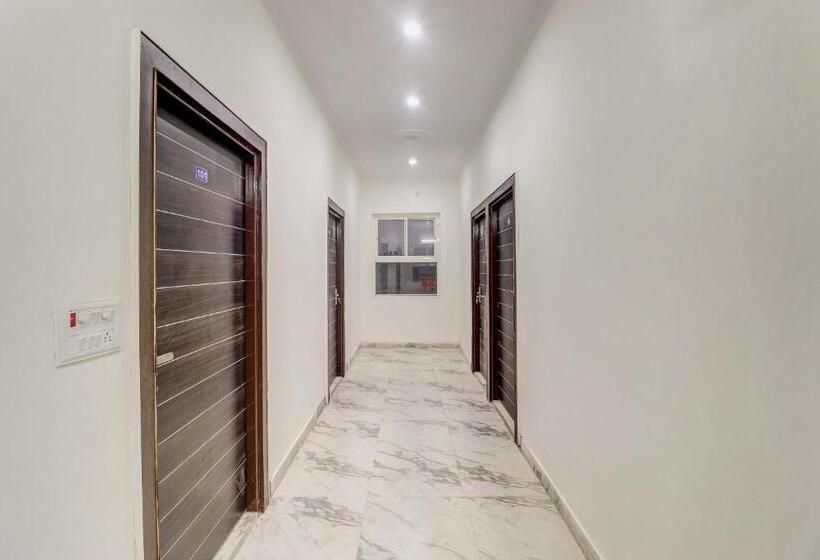 Отель Flagship 84450  Holiday