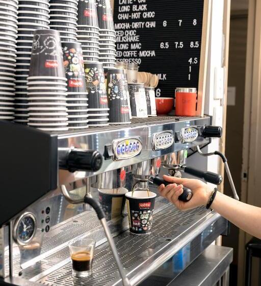 Отель Red Sands Accommodation Newman