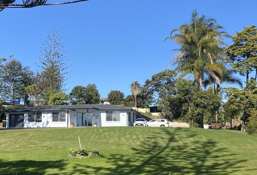 The Seaview Tavern Motel