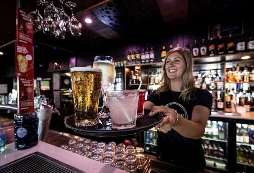 The Seaview Tavern Motel