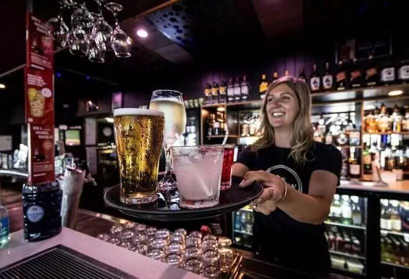 The Seaview Tavern Motel