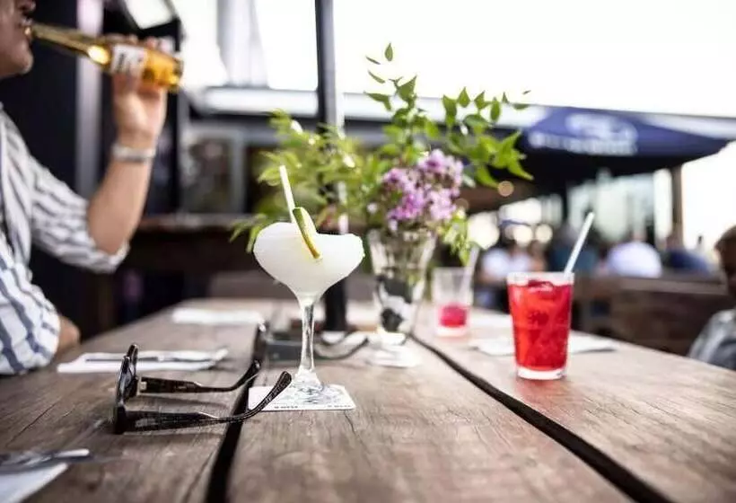 The Seaview Tavern Motel