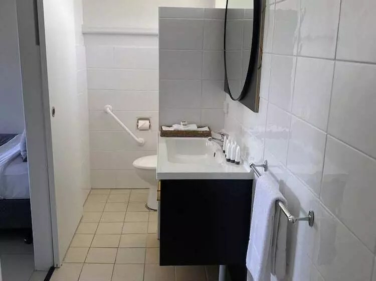 The Seaview Tavern Motel