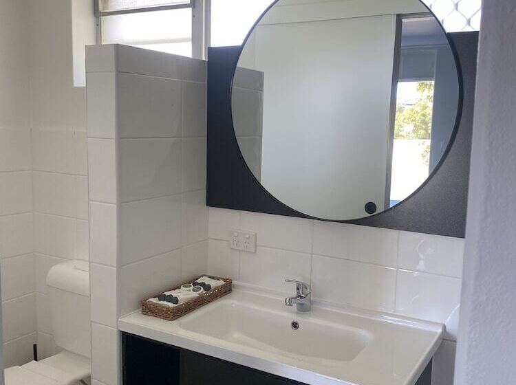 The Seaview Tavern Motel