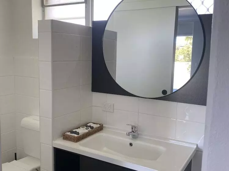 The Seaview Tavern Motel