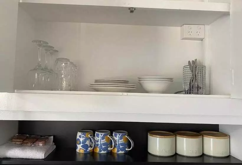 The Seaview Tavern Motel