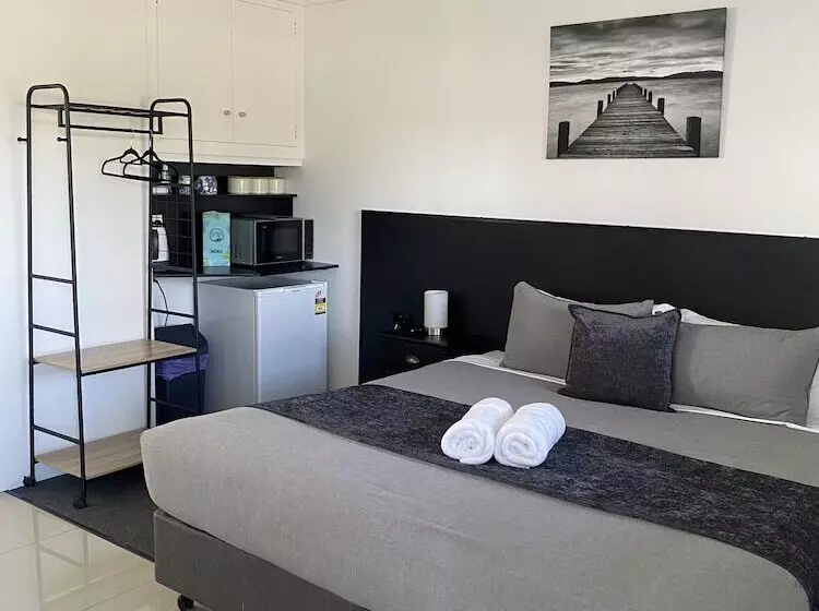 The Seaview Tavern Motel