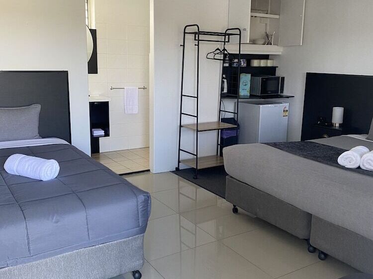 The Seaview Tavern Motel