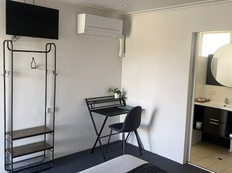 The Seaview Tavern Motel