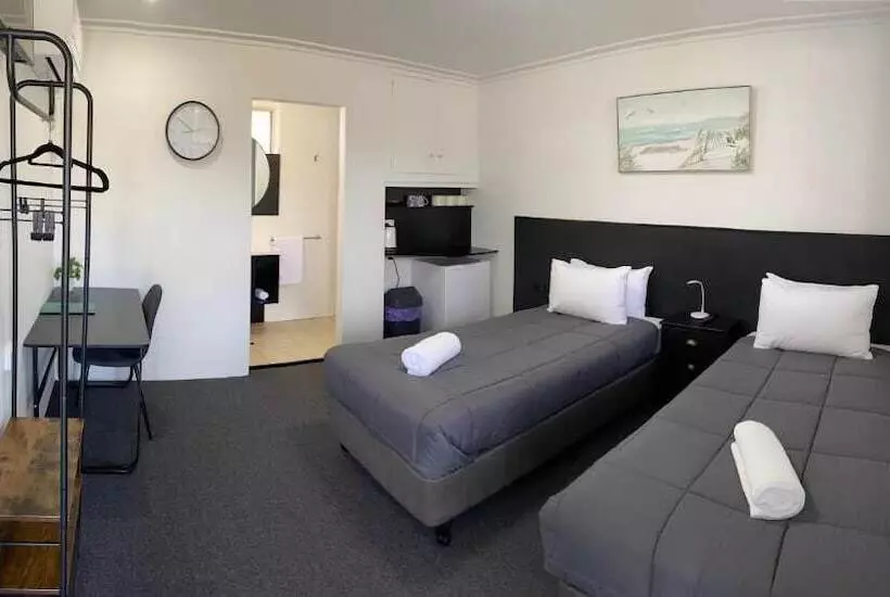 The Seaview Tavern Motel