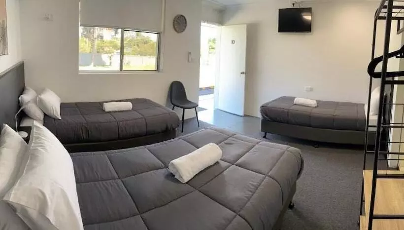 The Seaview Tavern Motel