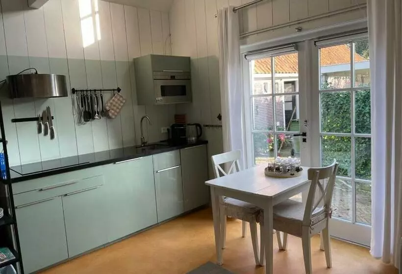 Aamiaismajoitus (B&B) Bed En Breakfast Onder Aan De Dijk