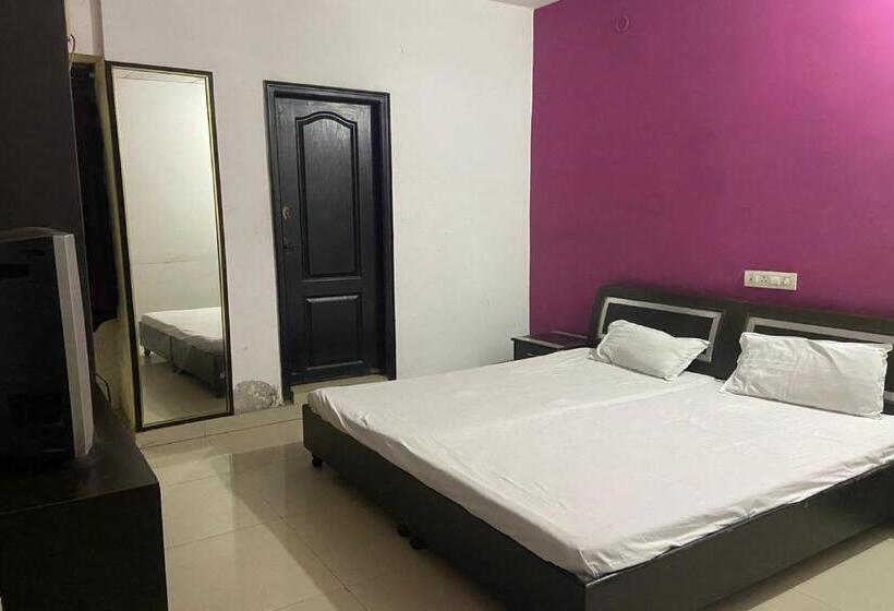 בית מלון כפרי Oyo 83081 Mahima