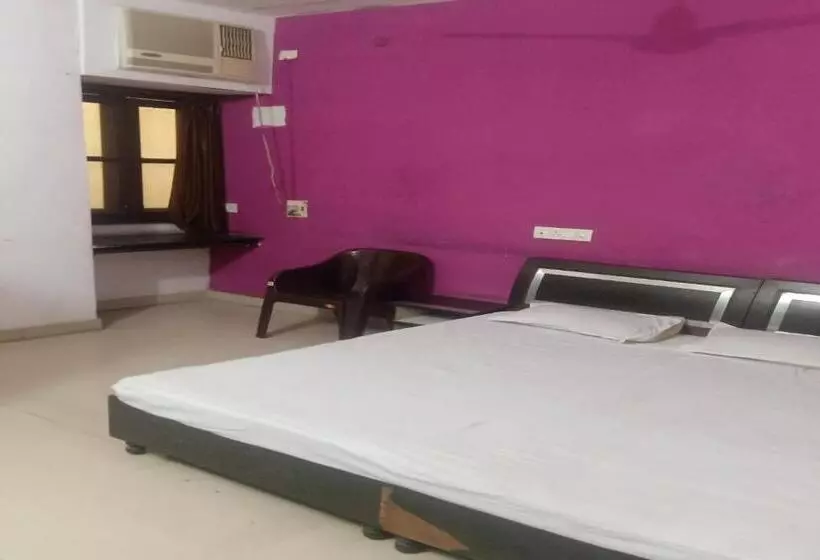 Hotelli Oyo 83081 Mahima