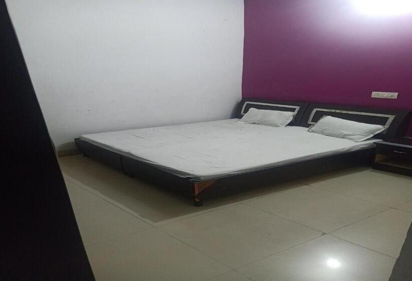 בית מלון כפרי Oyo 83081 Mahima