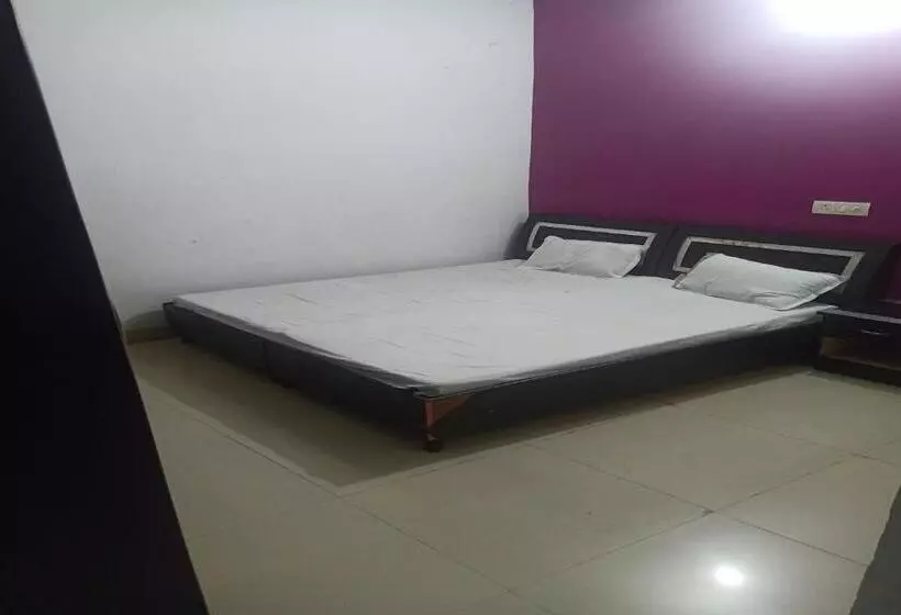 Hotelli Oyo 83081 Mahima
