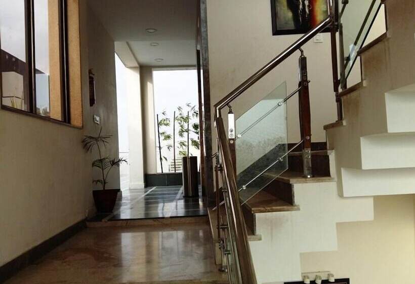 호텔 The Bellevue  Gwalior