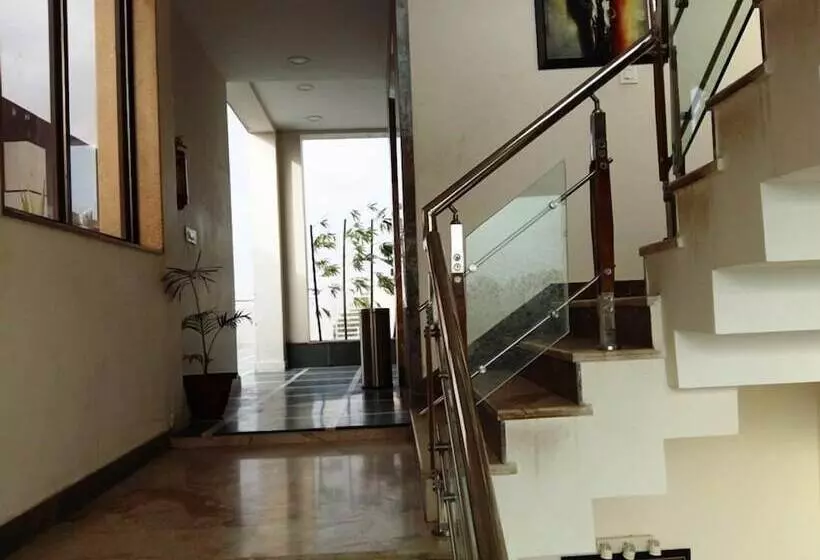 ホテル The Bellevue  Gwalior