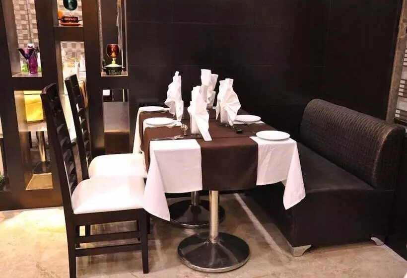 ホテル The Bellevue  Gwalior