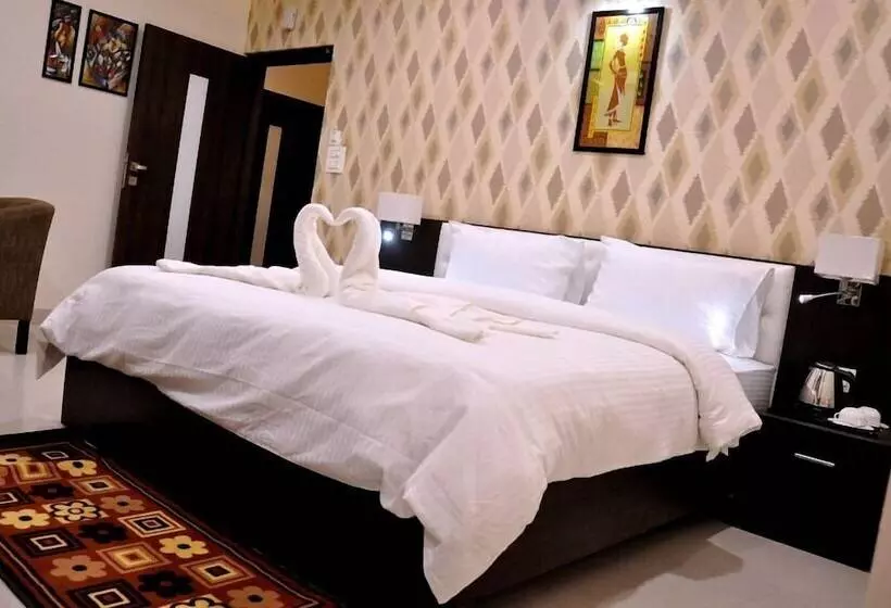 ホテル The Bellevue  Gwalior