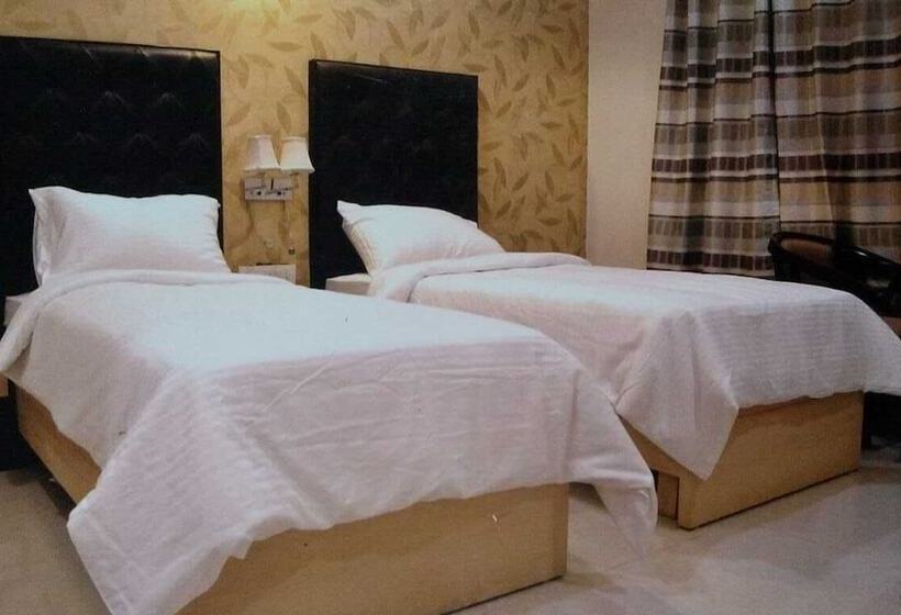 호텔 The Bellevue  Gwalior