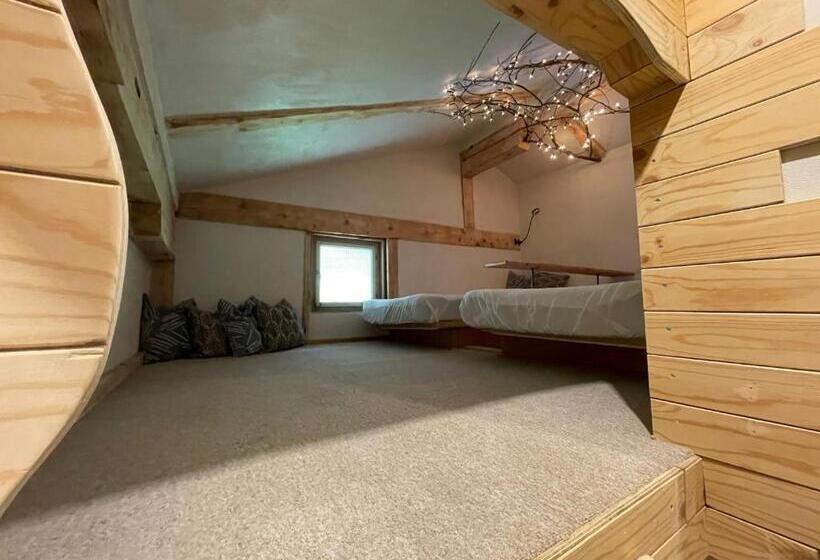 הוסטל Backyard Mountain