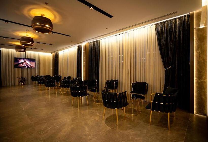 Deluxe Resort And Spa