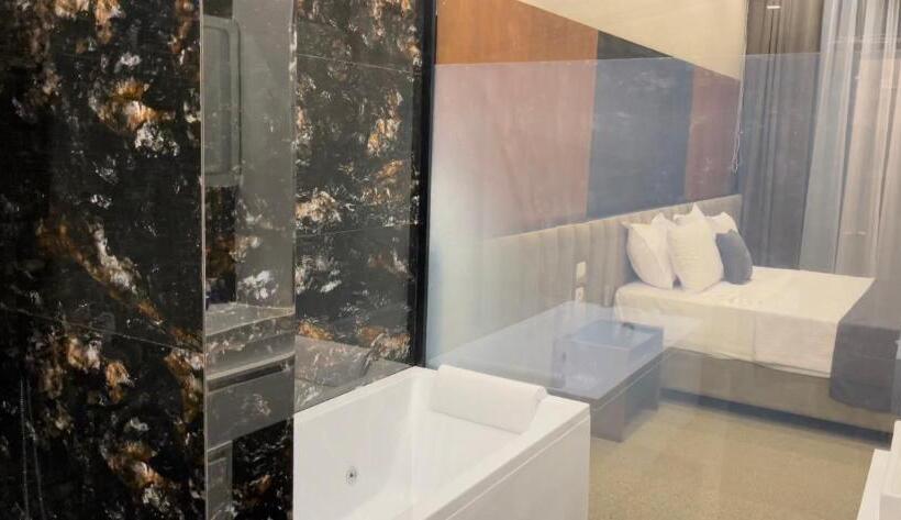 Deluxe Resort And Spa