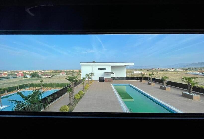 Deluxe Resort And Spa