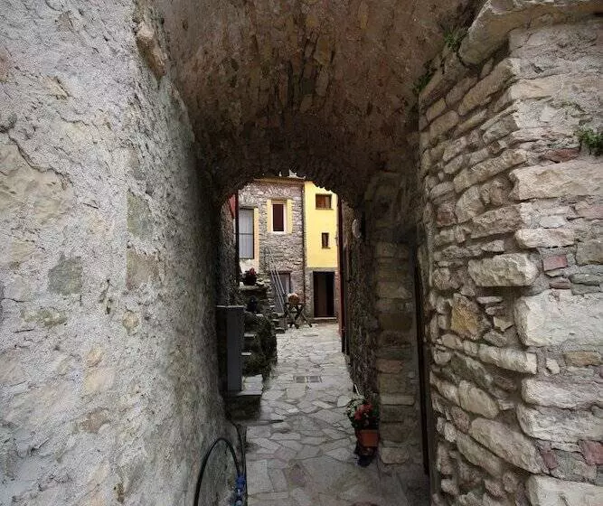 Aamiaismajoitus (B&B) Borgo Di Codeglia