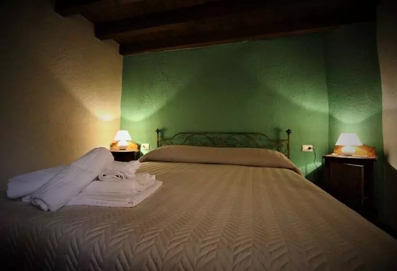 Aamiaismajoitus (B&B) Borgo Di Codeglia