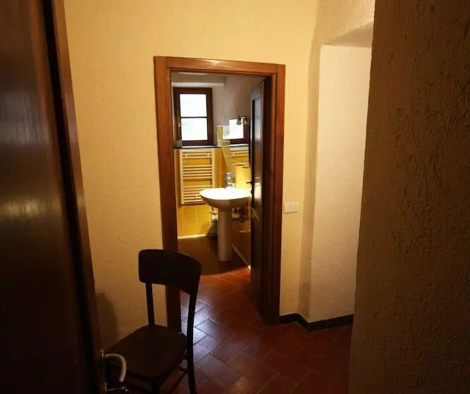 Aamiaismajoitus (B&B) Borgo Di Codeglia