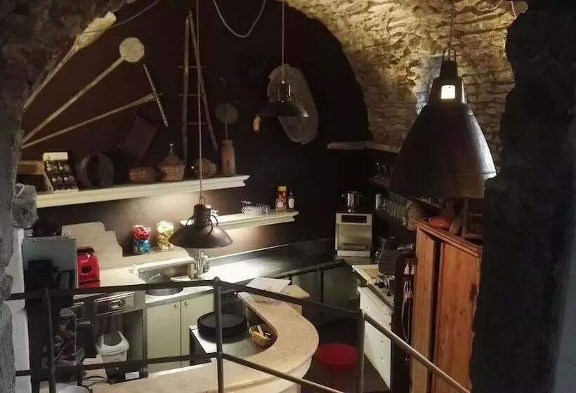 Aamiaismajoitus (B&B) Borgo Di Codeglia