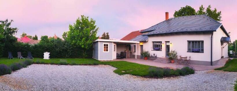 Bed and Breakfast Villa Lenka