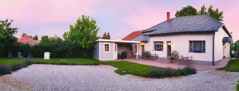 Aamiaismajoitus (B&B) Villa Lenka