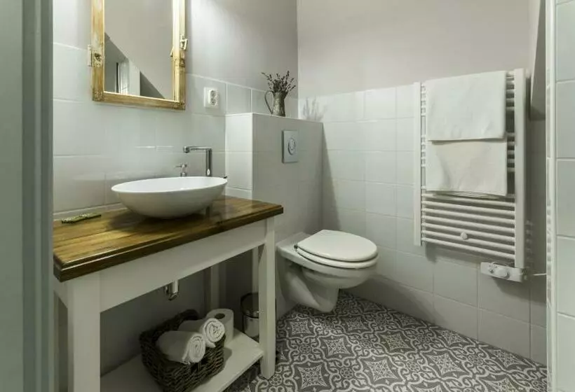 Aamiaismajoitus (B&B) Villa Lenka