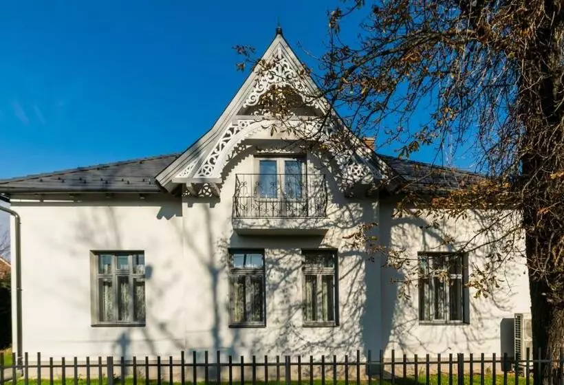 Aamiaismajoitus (B&B) Villa Lenka