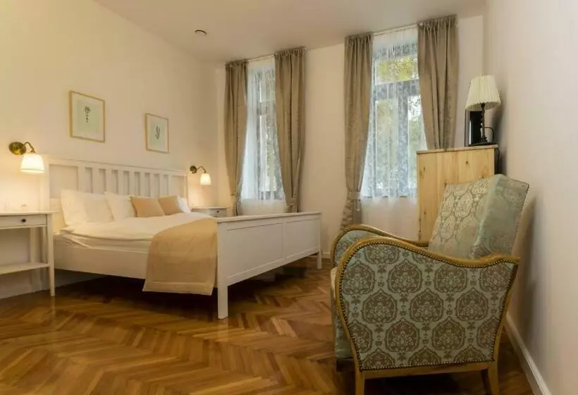 Aamiaismajoitus (B&B) Villa Lenka