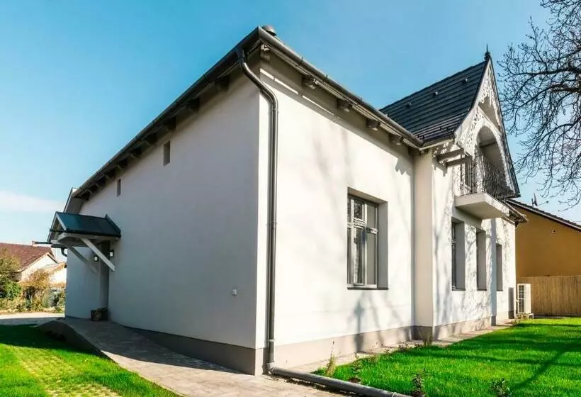 Aamiaismajoitus (B&B) Villa Lenka