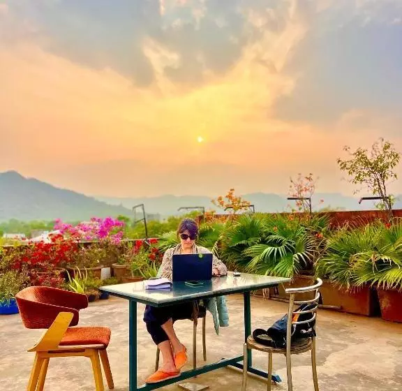 پانسیون Bhoora House