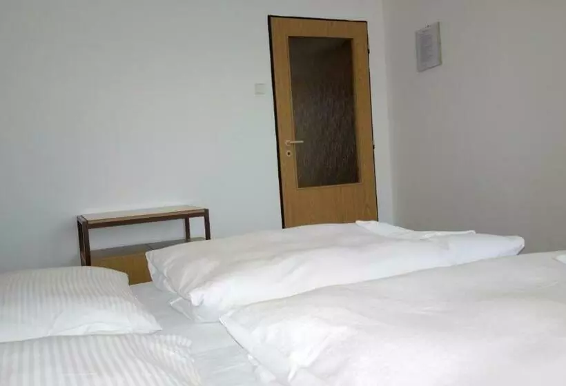 Majatalo Penzion Lada