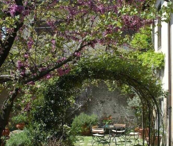 تختخواب و صبحانه Casabiancalana Boutique