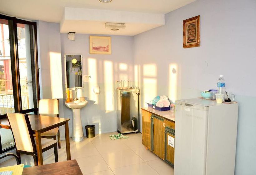 בית מלון כפרי A & J Budget