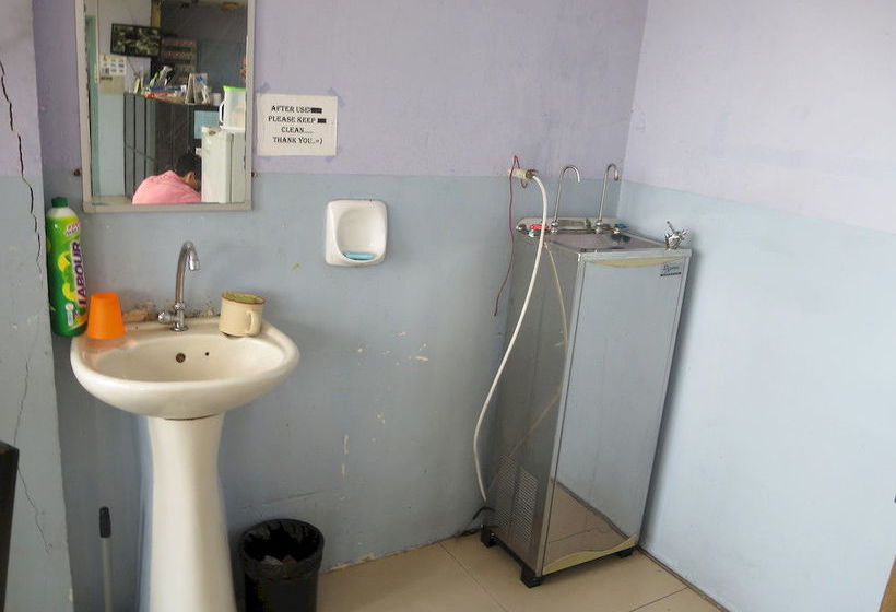 בית מלון כפרי A & J Budget