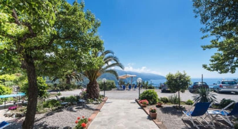 ホテル Albergo Suisse Bellevue