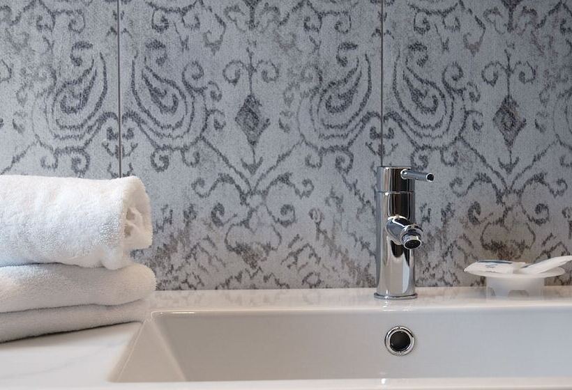 ホテル Albergo Suisse Bellevue