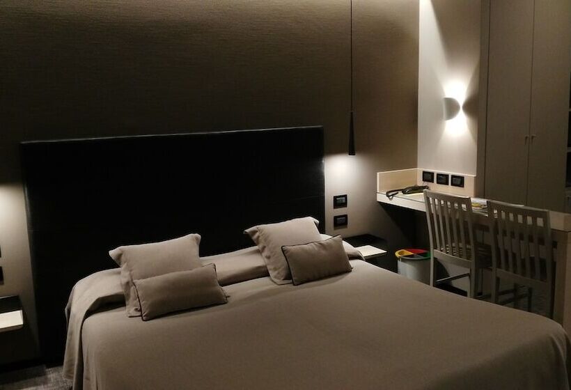 ホテル Albergo Suisse Bellevue