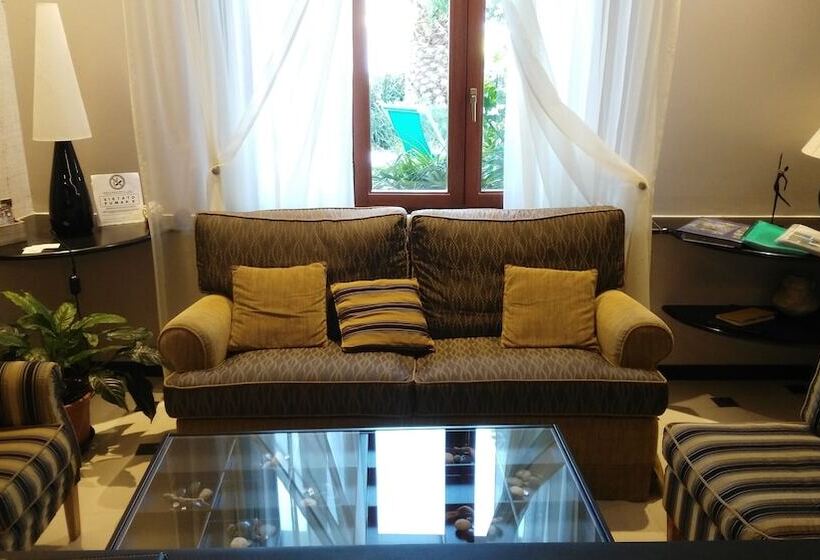 ホテル Albergo Suisse Bellevue