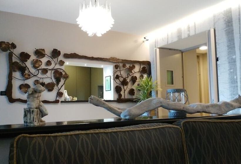 ホテル Albergo Suisse Bellevue