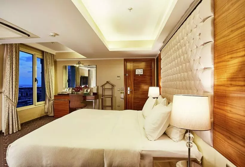 Doubletree By Hilton Hotel Izmir Alsancak